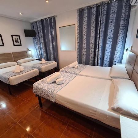 Hostal Santa Barbara Madrid Exteriör bild