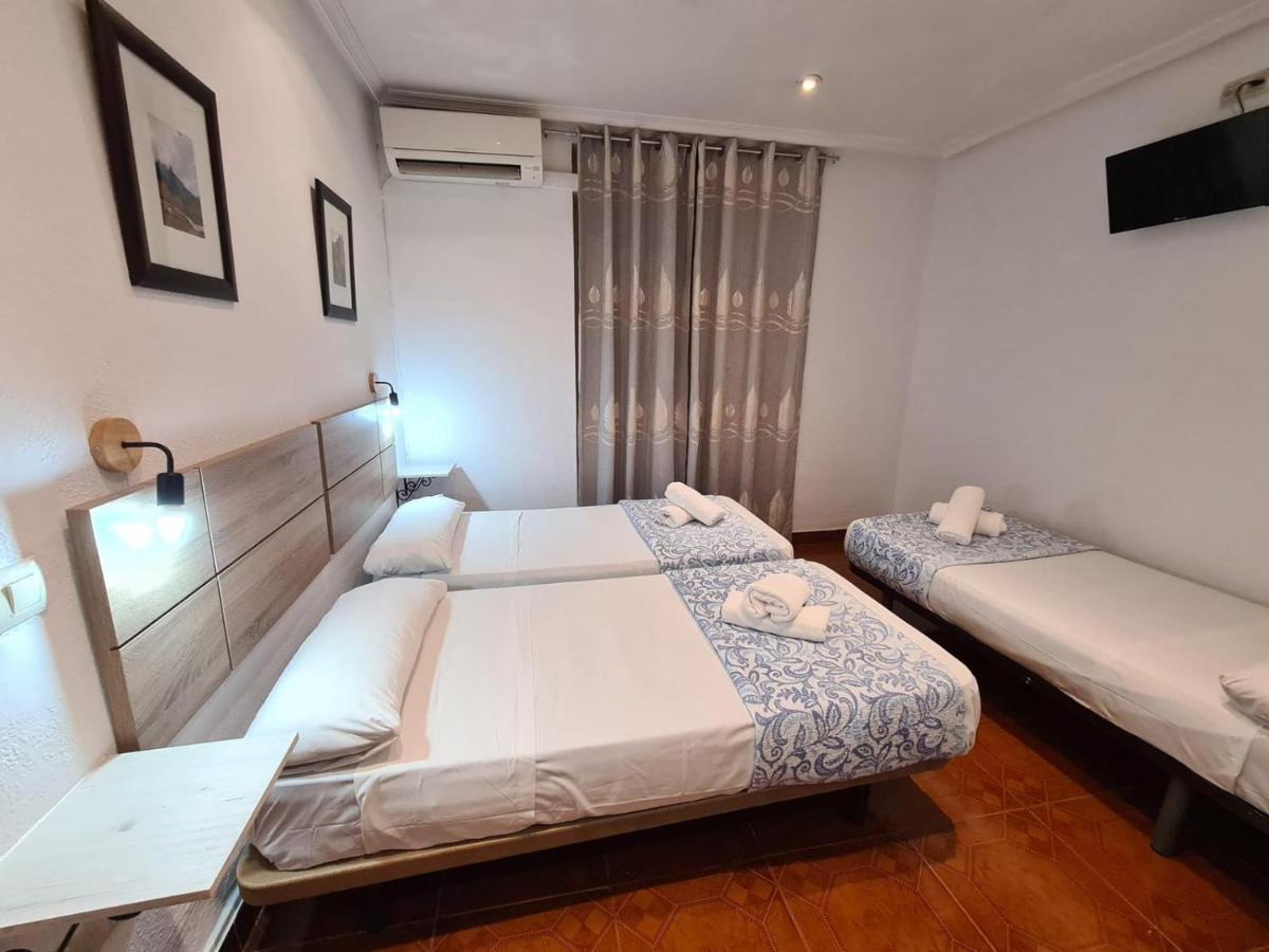 Hostal Santa Barbara Madrid Exteriör bild