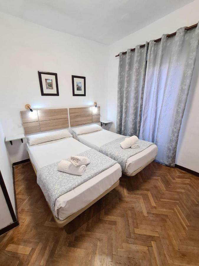 Hostal Santa Barbara Madrid Exteriör bild