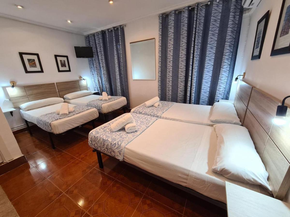 Hostal Santa Barbara Madrid Exteriör bild