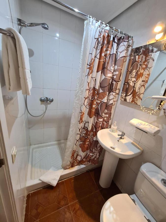 Hostal Santa Barbara Madrid Exteriör bild
